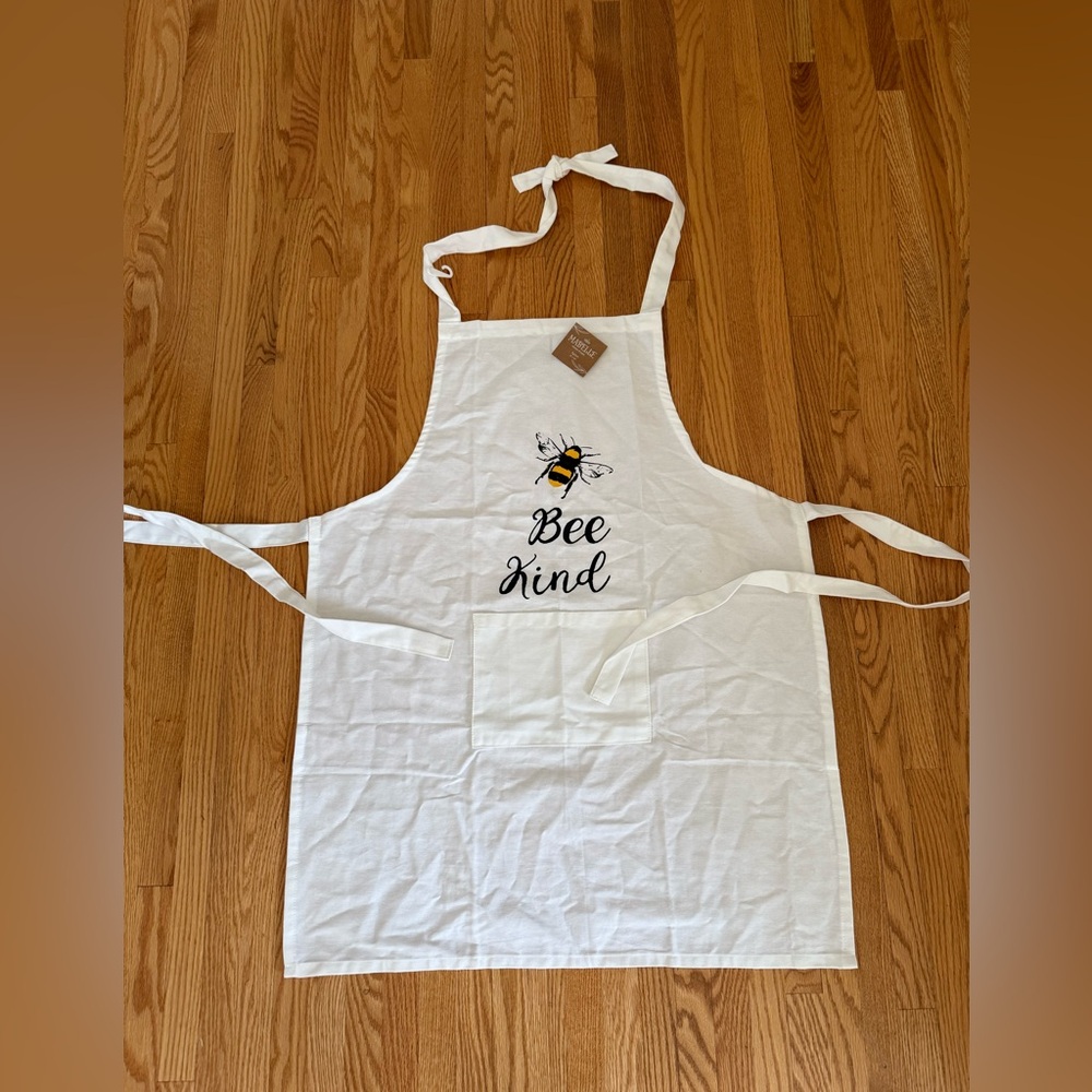 NEW Mabelle Bee kind Apron